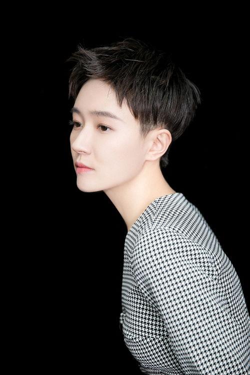 妖铃铃网红阿萍,网红阿萍的奇幻冒险之旅